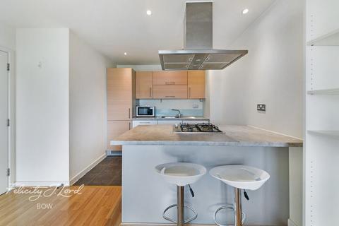 Bow Road, LONDON