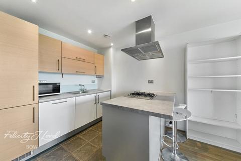 Bow Road, LONDON