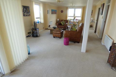 3 bedroom penthouse to rent, Kingmere, Littlehampton BN17