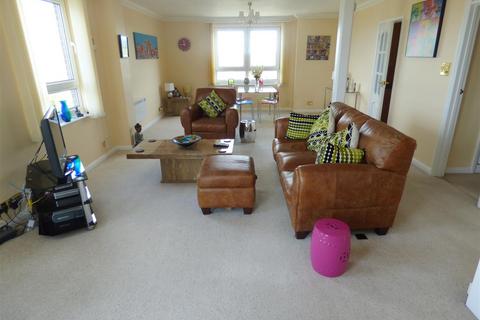 3 bedroom penthouse to rent, Kingmere, Littlehampton BN17