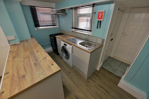 Studio to rent, Cardigan Road