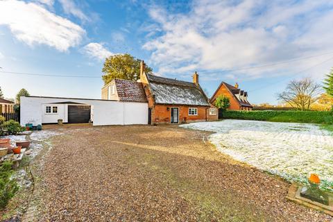 4 bedroom cottage for sale, Parish Road, Stratton Strawless