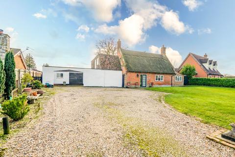 4 bedroom cottage for sale, Parish Road, Stratton Strawless