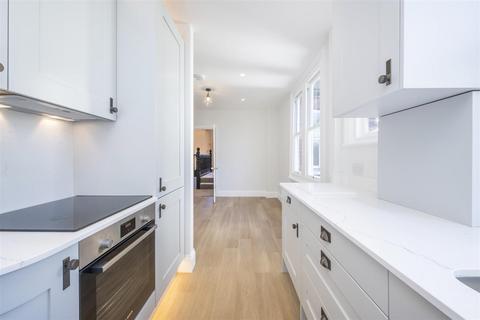 2 bedroom flat to rent, Vale of Health, Hampstead, NW3