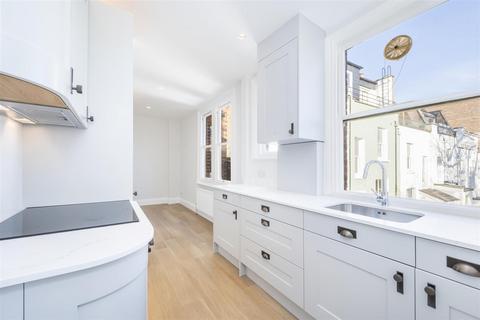 2 bedroom flat to rent, Vale of Health, Hampstead, NW3