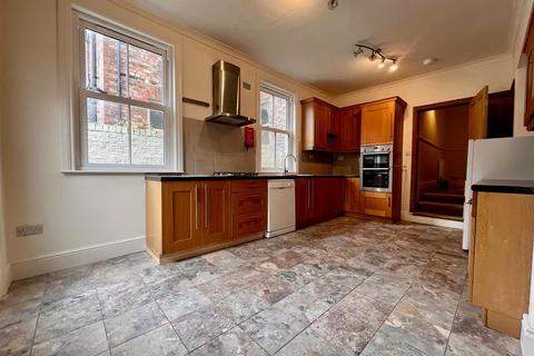 4 bedroom house to rent, Wentworth Road, York