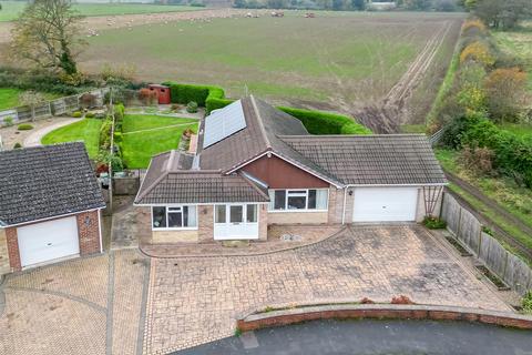 3 bedroom detached bungalow for sale, Spring Bank Avenue, Dunnington, York, YO19 5PZ