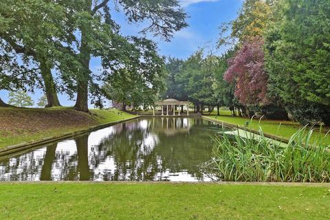 10 Hill Hall, Theydon Mount, Epping, CM16 7QQ