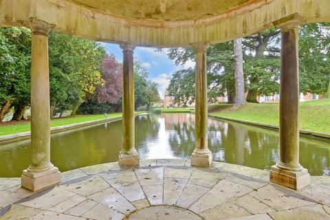 10 Hill Hall, Theydon Mount, Epping, CM16 7QQ