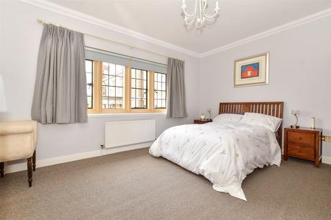 10 Hill Hall, Theydon Mount, Epping, CM16 7QQ