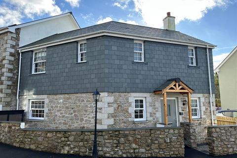 3 bedroom end of terrace house for sale, The Floras, Helston TR13