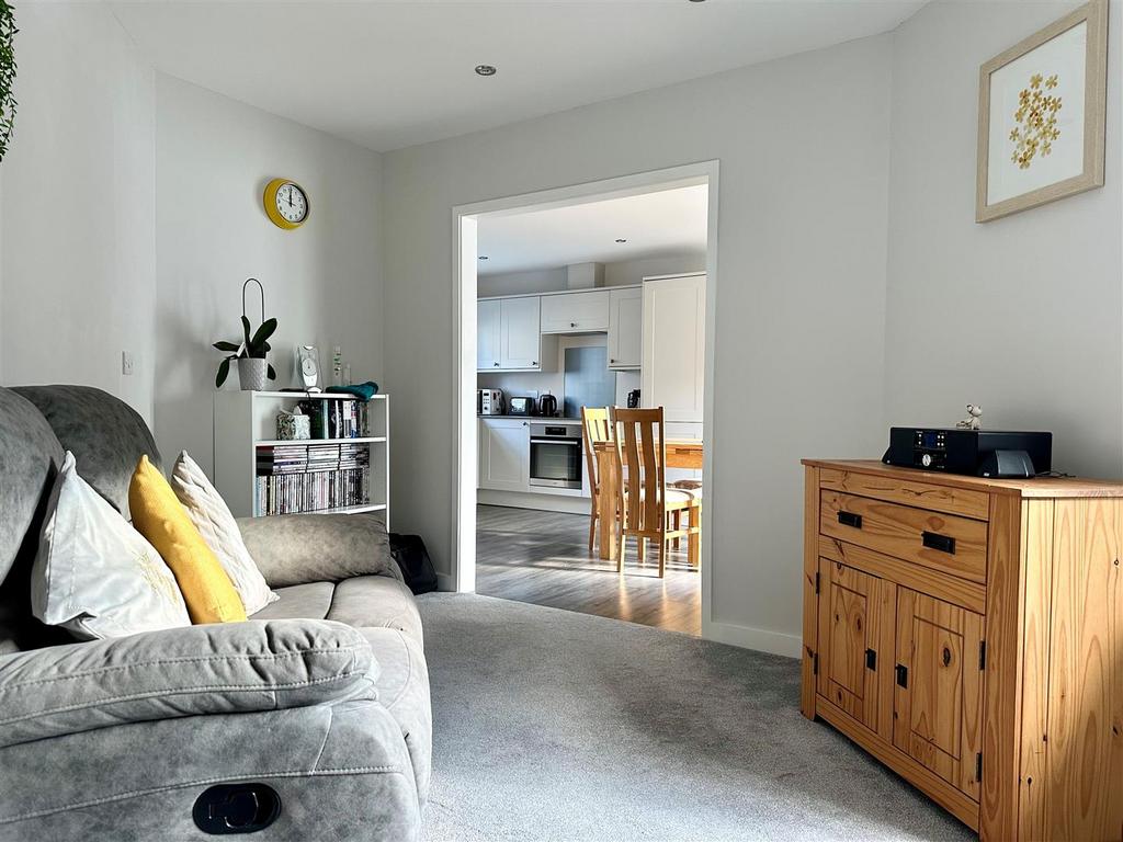Living Room 2.jpg