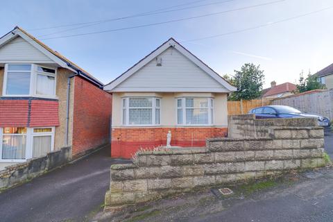 2 bedroom detached bungalow for sale, MIDANBURY! 18FT LOUNGE! TWO DOUBLE BEDROOMS! UTILITY ROOM!