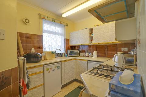 2 bedroom detached bungalow for sale, MIDANBURY! 18FT LOUNGE! TWO DOUBLE BEDROOMS! UTILITY ROOM!