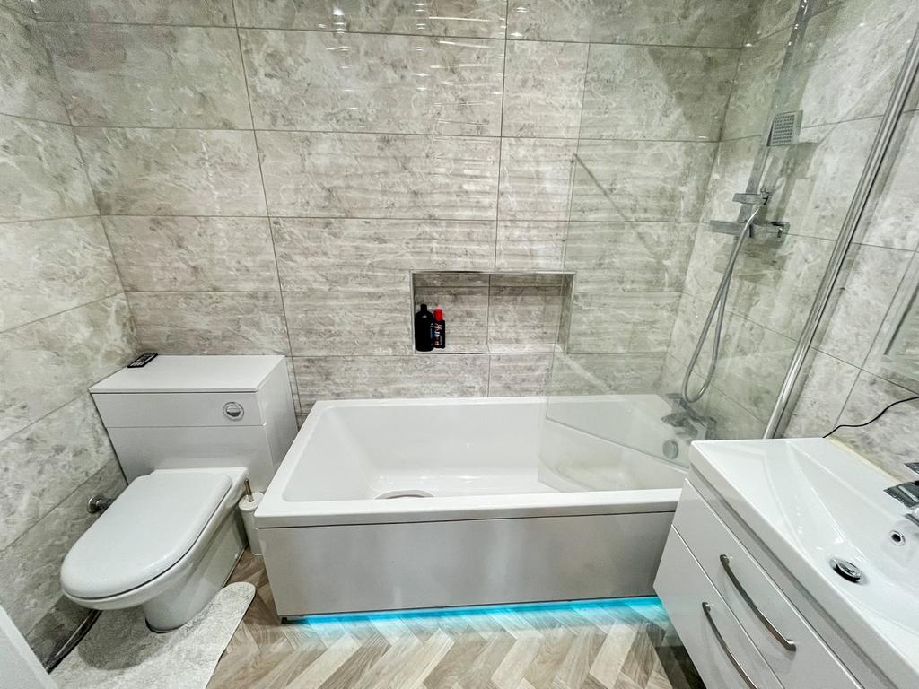 42 Staveley Way Family Bathroom Brown and...