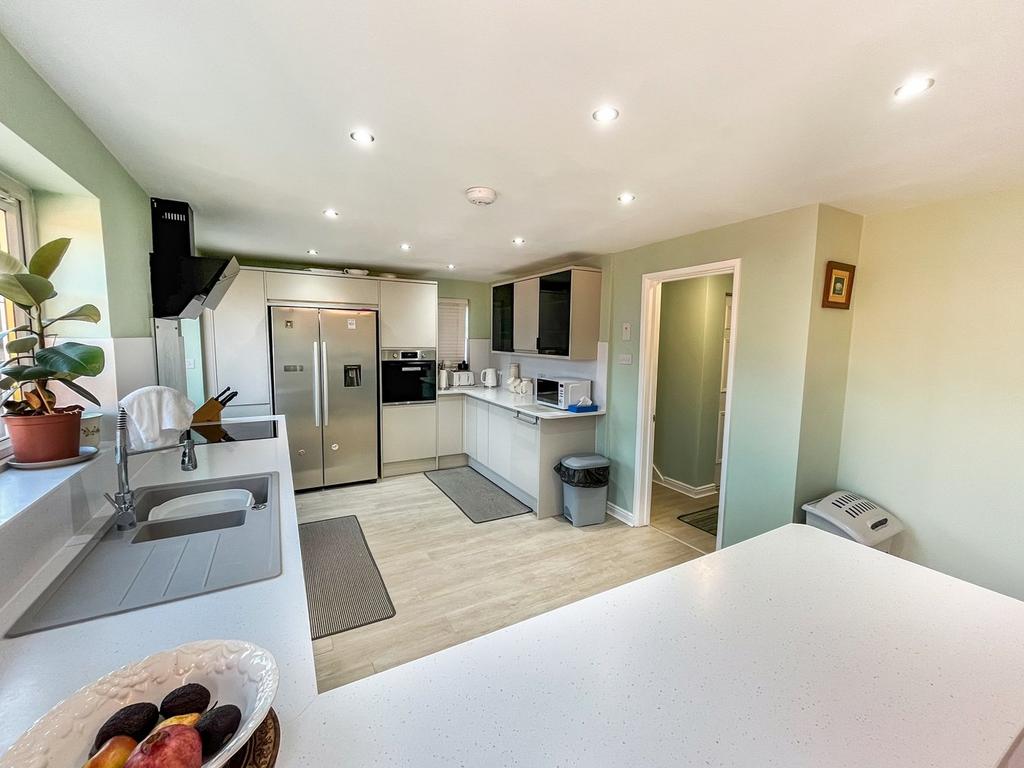 42 Staveley Way Kitchen Dining Room1 Brown and...