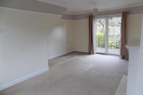 3 bedroom end of terrace house to rent, Carnarvon Place, Bingham, NG13