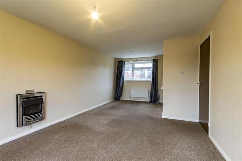 2 bedroom flat for sale, Green Farm Close, Chesterfield