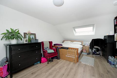 2 bedroom flat for sale, Burnham Way, W13