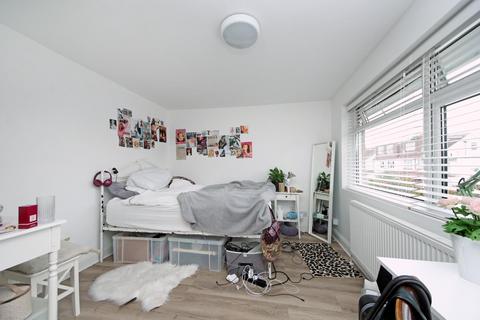 2 bedroom flat for sale, Burnham Way, W13