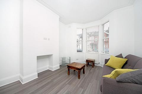 2 bedroom flat for sale, Whitestile Road, TW8