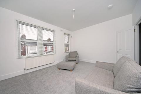 2 bedroom flat for sale, Whitestile Road, TW8