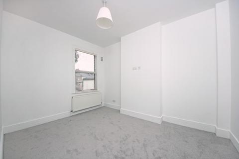 2 bedroom flat for sale, Whitestile Road, TW8