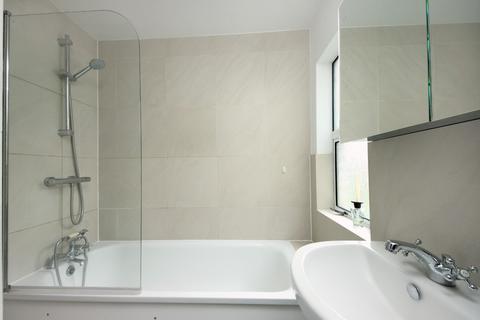 First Floor Flat, 14 Whitestile Road, Brentford, TW8 9NJ