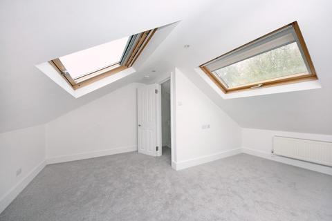 First Floor Flat, 14 Whitestile Road, Brentford, TW8 9NJ