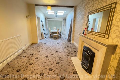 4 bedroom semi-detached house to rent, Finnemore Road, Bordesley Green