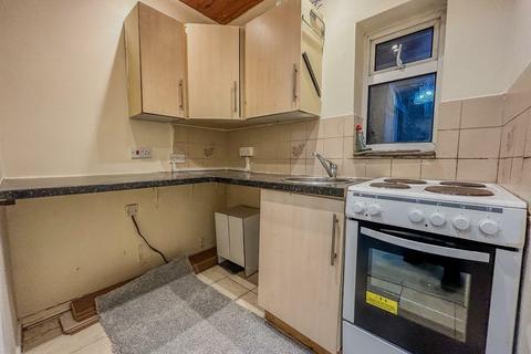 1 bedroom flat to rent, 1 Bedroom Flat To Let - HP12