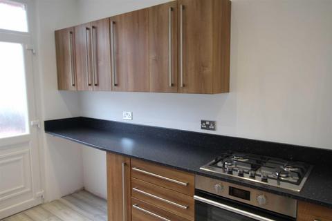 4 bedroom terraced house to rent, Finch Road Greenock