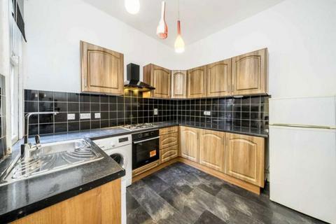 3 bedroom house to rent, Holly Park Road, London W7