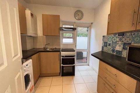 2 bedroom flat to rent, Linden Avenue, Kensal Rise