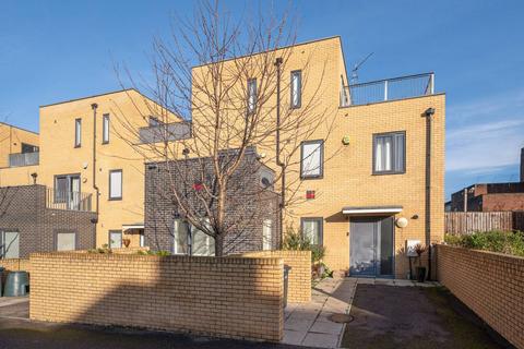 3 bedroom semi-detached house for sale, Wells Mews, Arnos Grove, London, N11