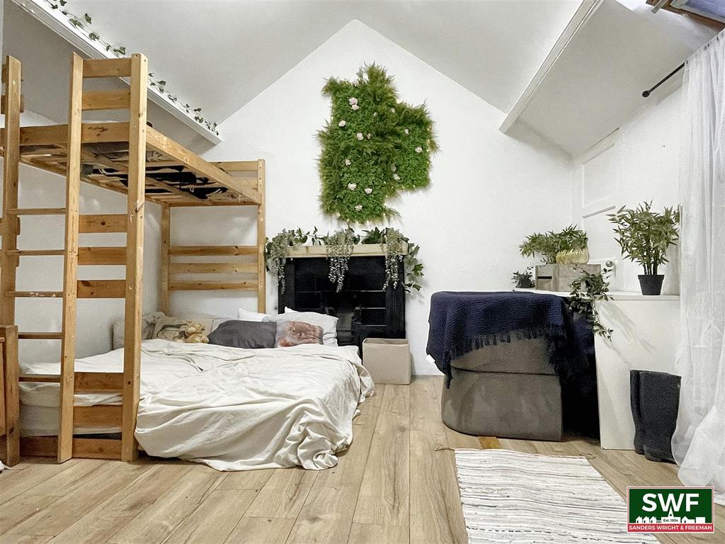 2 nd floor loft room
