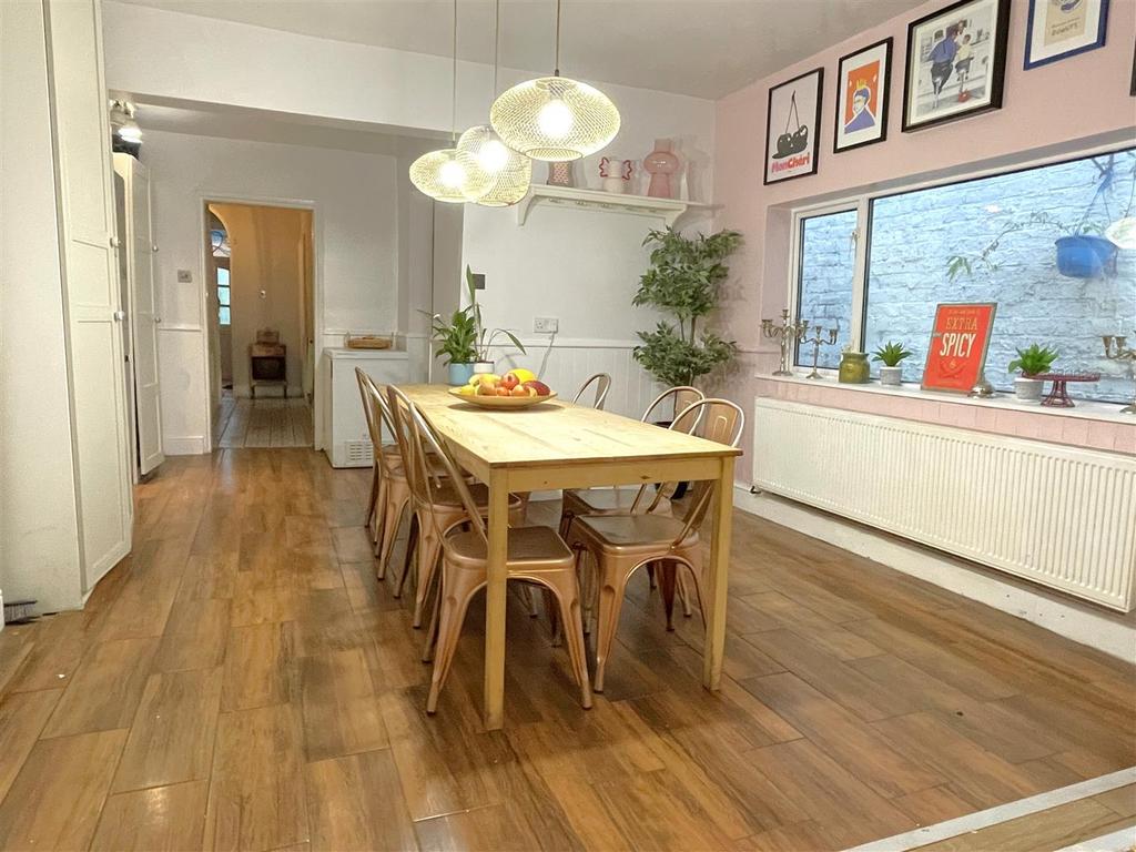 Dining kitchen