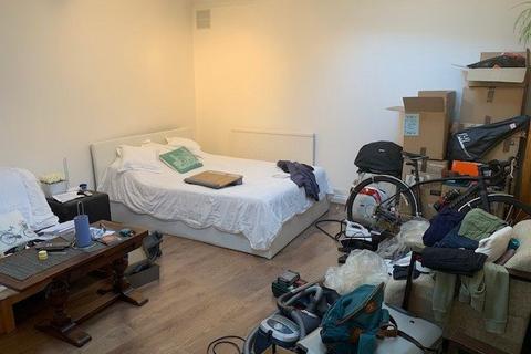 Studio to rent, Princes Avenue, Muswell Hill N10