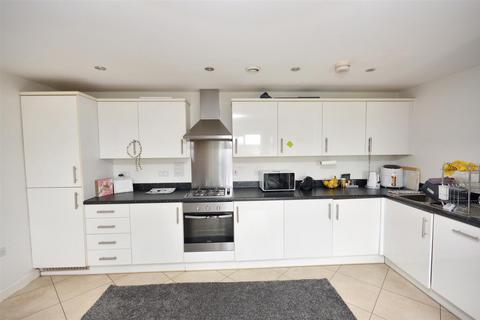 2 bedroom flat for sale, Groombridge Avenue, Eastbourne