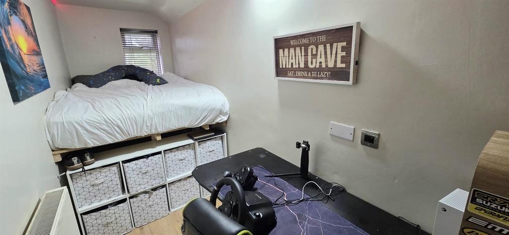 Office/bedroom 4