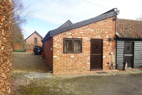 2 bedroom semi-detached house to rent, Middleton