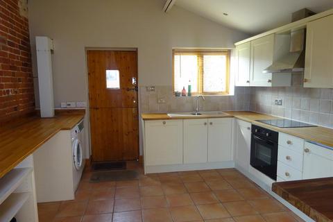 2 bedroom semi-detached house to rent, Middleton