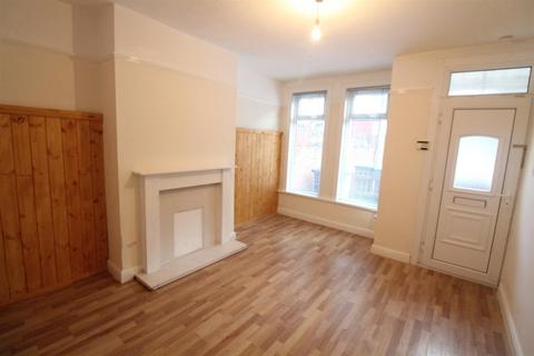 2 bedroom terraced house to rent, Cornwall Gardens, Raglan Street, Hull