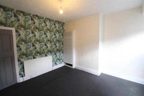 2 bedroom terraced house to rent, Cornwall Gardens, Raglan Street, Hull