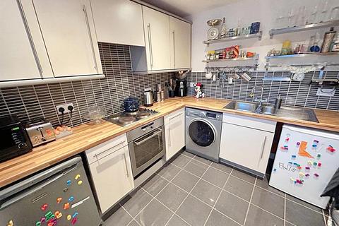 2 bedroom apartment for sale, Lawnhurst Avenue, Wythenshawe