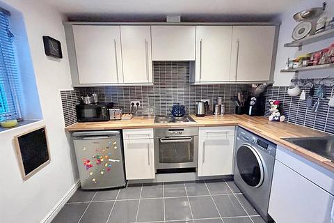 2 bedroom apartment for sale, Lawnhurst Avenue, Wythenshawe