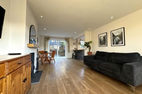 42 Manor Road, Upper Beeding, Steyning, BN44 3TJ