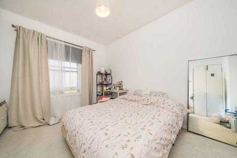 1 bedroom flat for sale, Bridle Close, Kingston Upon Thames KT1