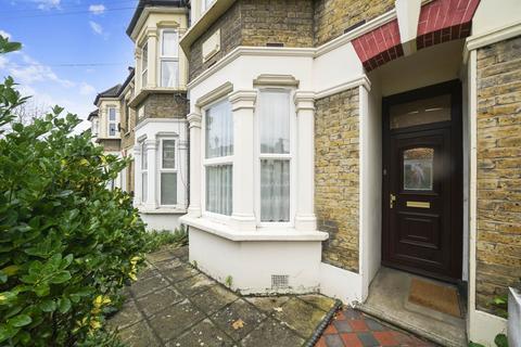 2 bedroom flat for sale, Twickenham Rd, London