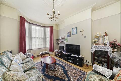 2 bedroom flat for sale, Twickenham Rd, London